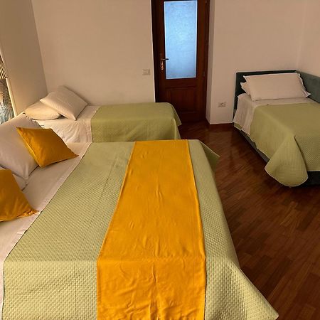 Two Rooms Chiaia 37 Naples Exterior photo