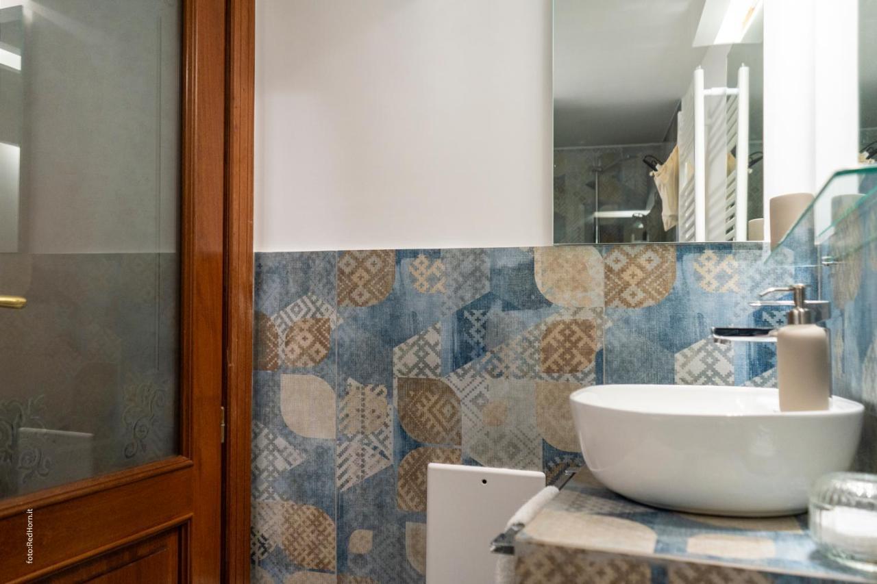Two Rooms Chiaia 37 Naples Exterior photo