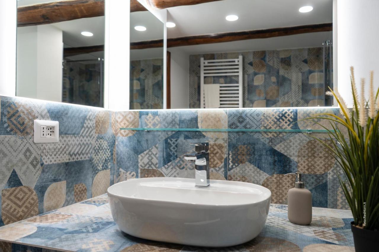 Two Rooms Chiaia 37 Naples Exterior photo