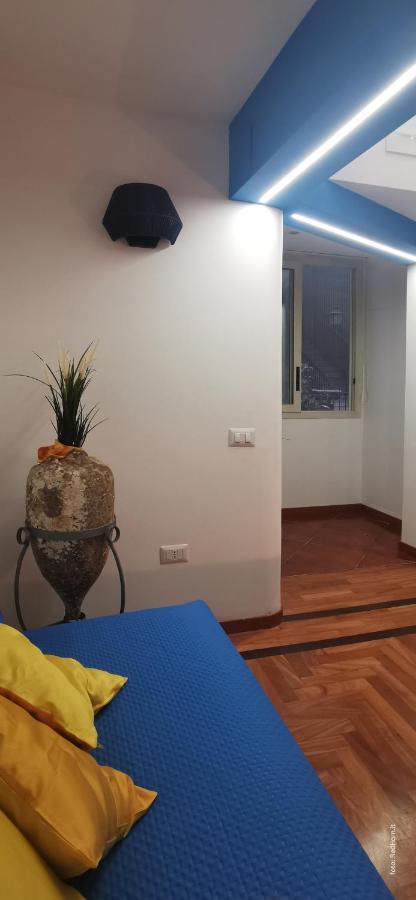 Two Rooms Chiaia 37 Naples Exterior photo